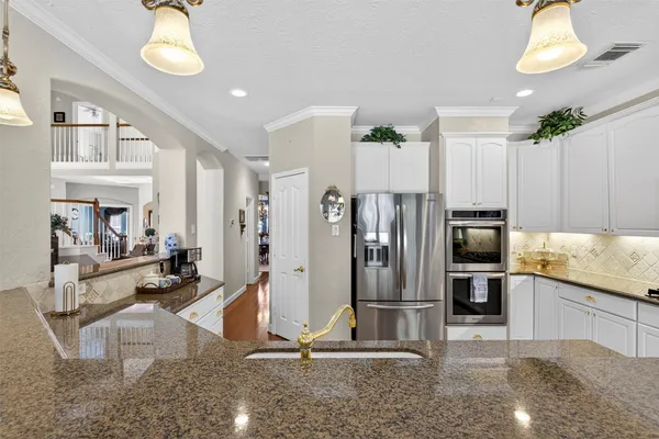 $899,000 | 19 Baylark Place, The Woodlands, TX 77382