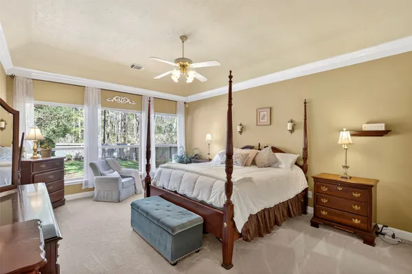 $899,000 | 19 Baylark Place, The Woodlands, TX 77382