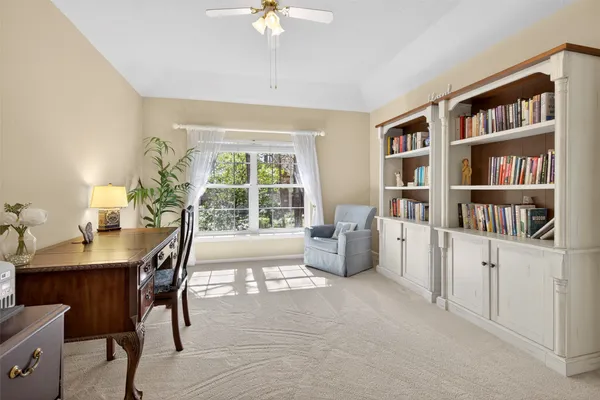 $899,000 | 19 Baylark Place, The Woodlands, TX 77382