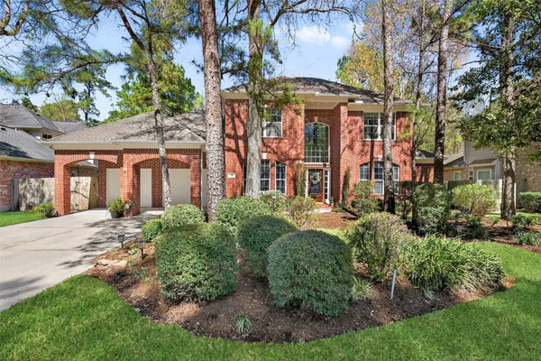 $899,000 | 19 Baylark Place, The Woodlands, TX 77382