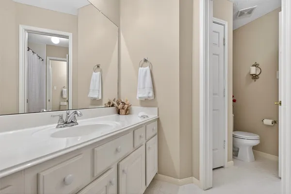 $899,000 | 19 Baylark Place, The Woodlands, TX 77382