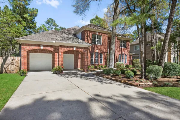 $899,000 | 19 Baylark Place, The Woodlands, TX 77382