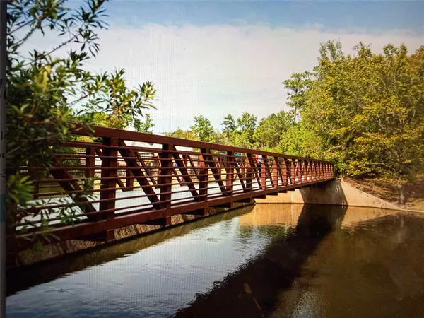 $899,000 | 19 Baylark Place, The Woodlands, TX 77382