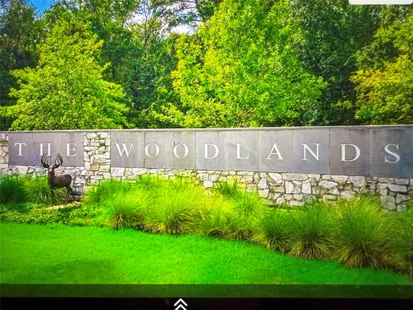 $899,000 | 19 Baylark Place, The Woodlands, TX 77382
