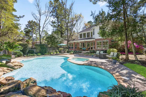 $899,000 | 19 Baylark Place, The Woodlands, TX 77382