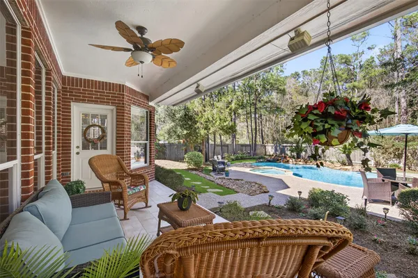 $899,000 | 19 Baylark Place, The Woodlands, TX 77382