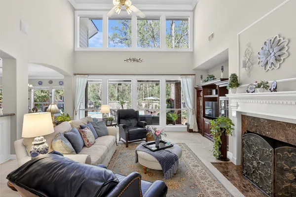 $899,000 | 19 Baylark Place, The Woodlands, TX 77382