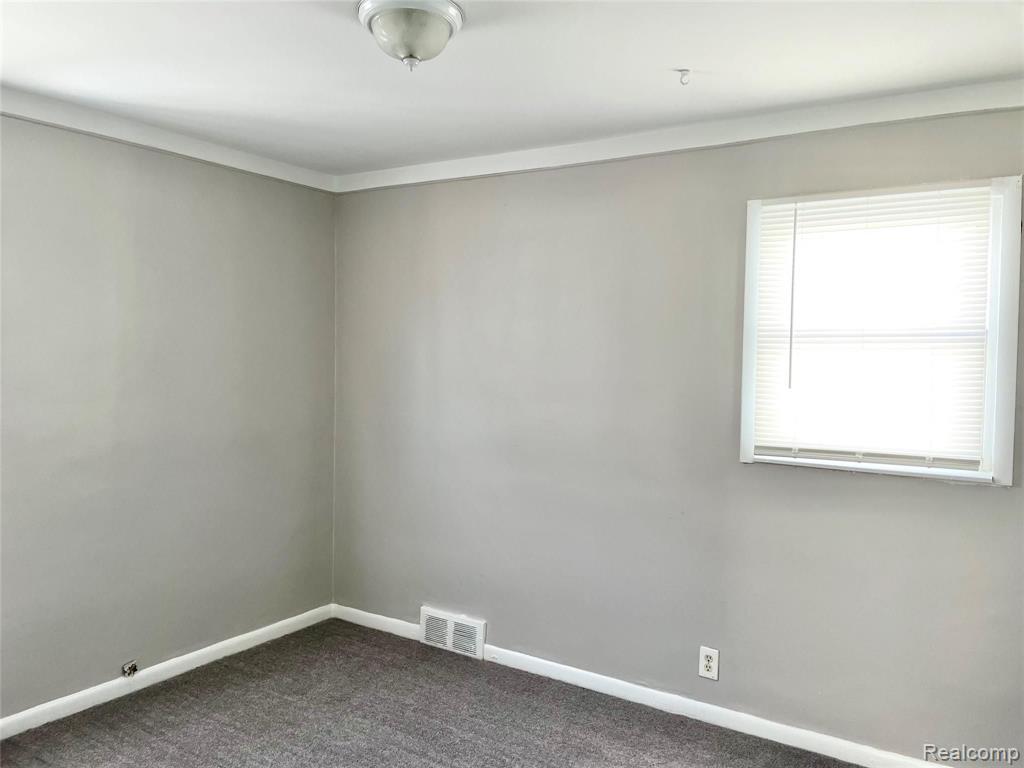 22005 David Avenue Eastpointe, MI 48021 - Photo 9 of 19