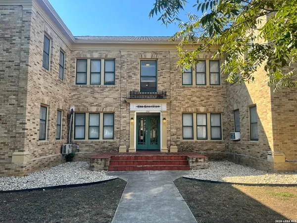 $1,095 | 128 West Magnolia Avenue, Unit 8, San Antonio, TX 78212