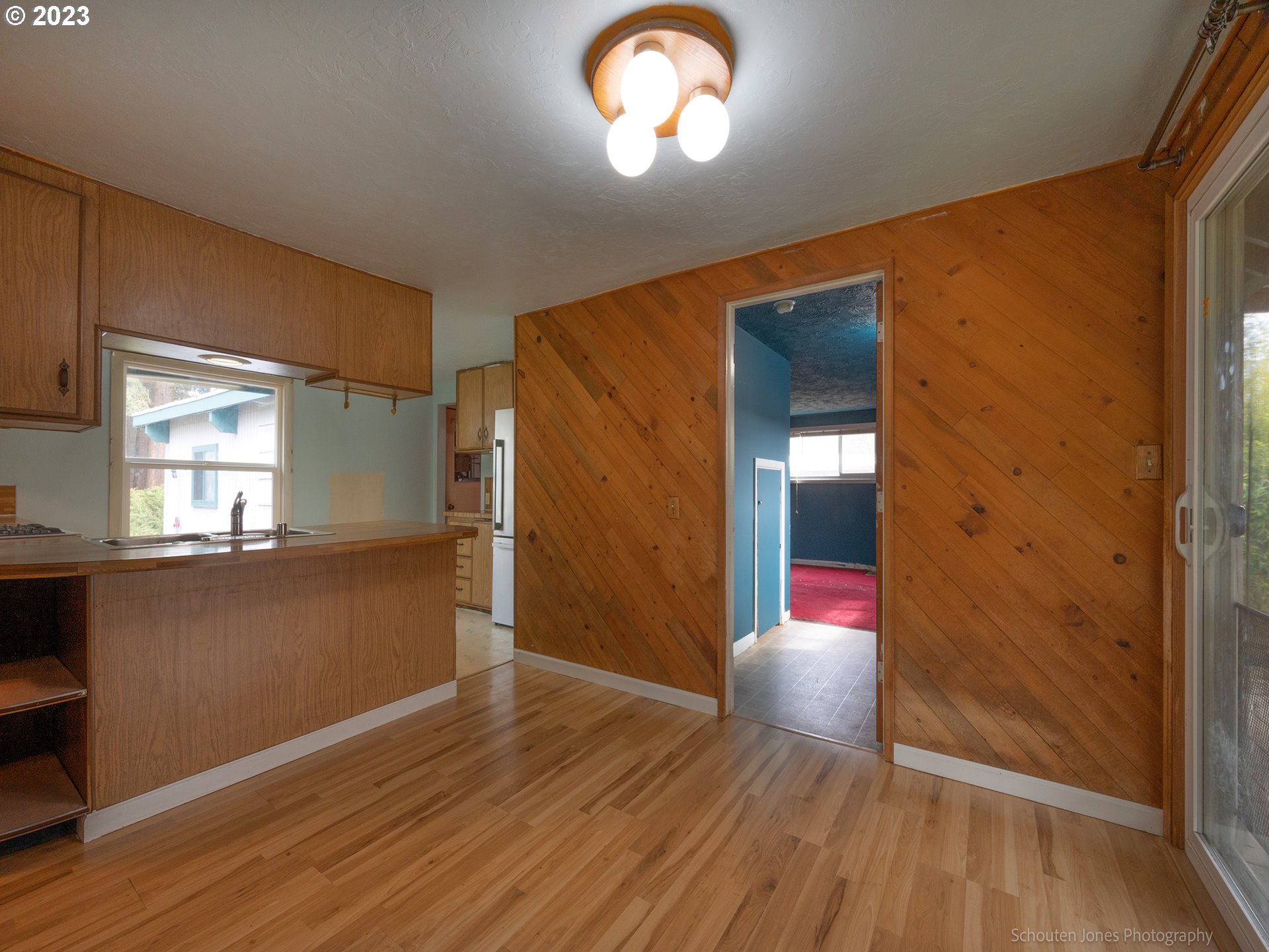 663 West Fairview Drive Springfield, OR 97477 - Photo 13 of 32