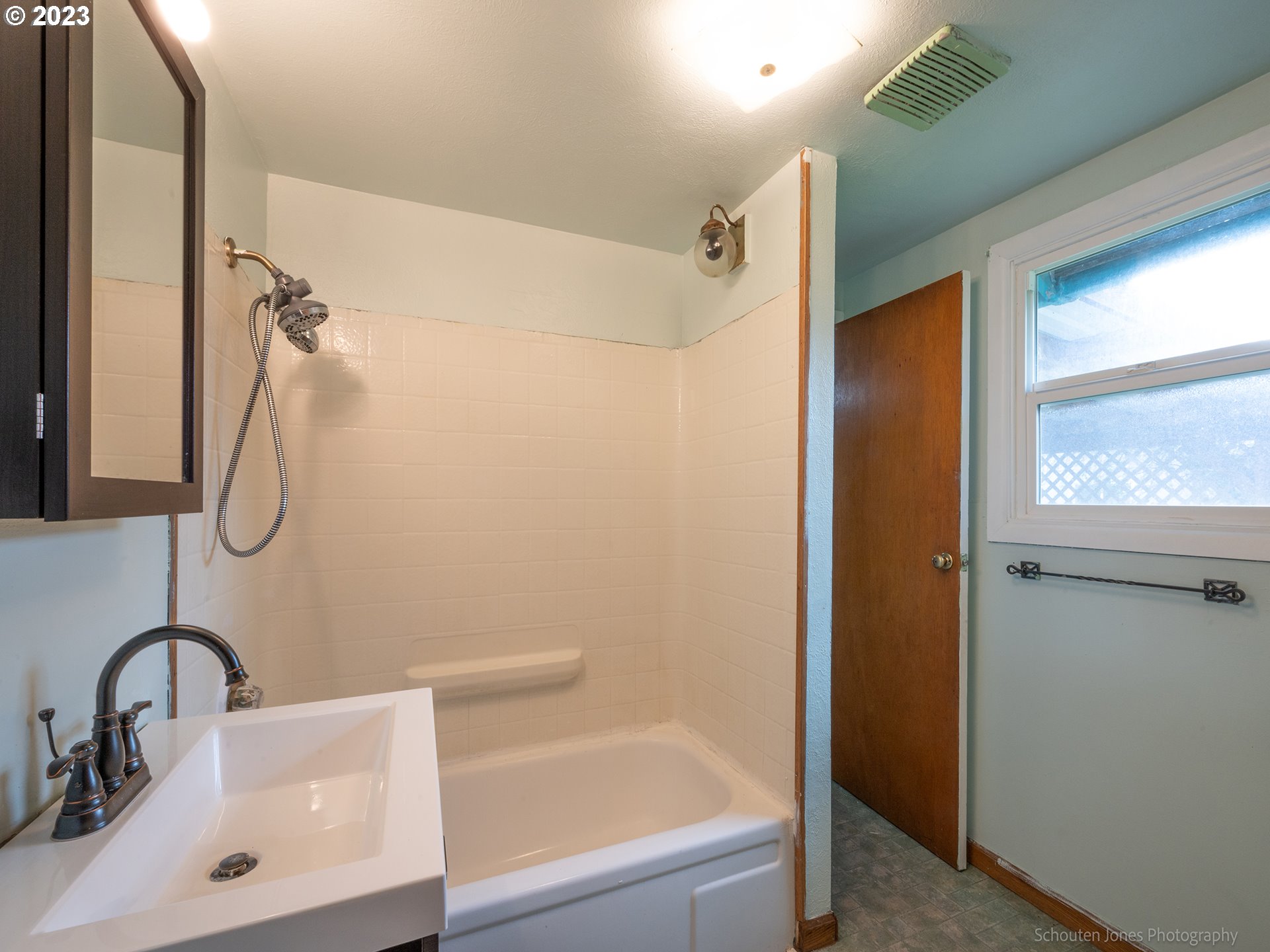 663 West Fairview Drive Springfield, OR 97477 - Photo 18 of 32