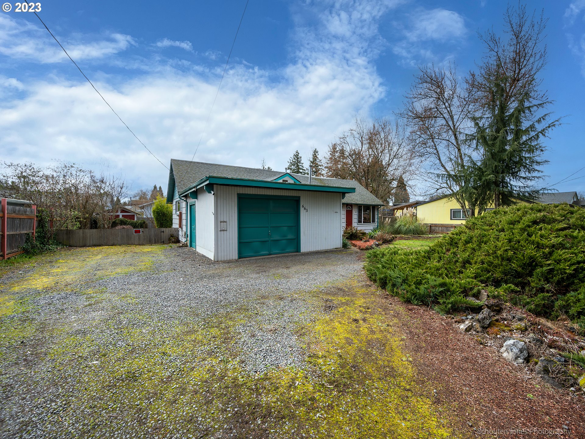663 West Fairview Drive Springfield, OR 97477 - Photo 2 of 32