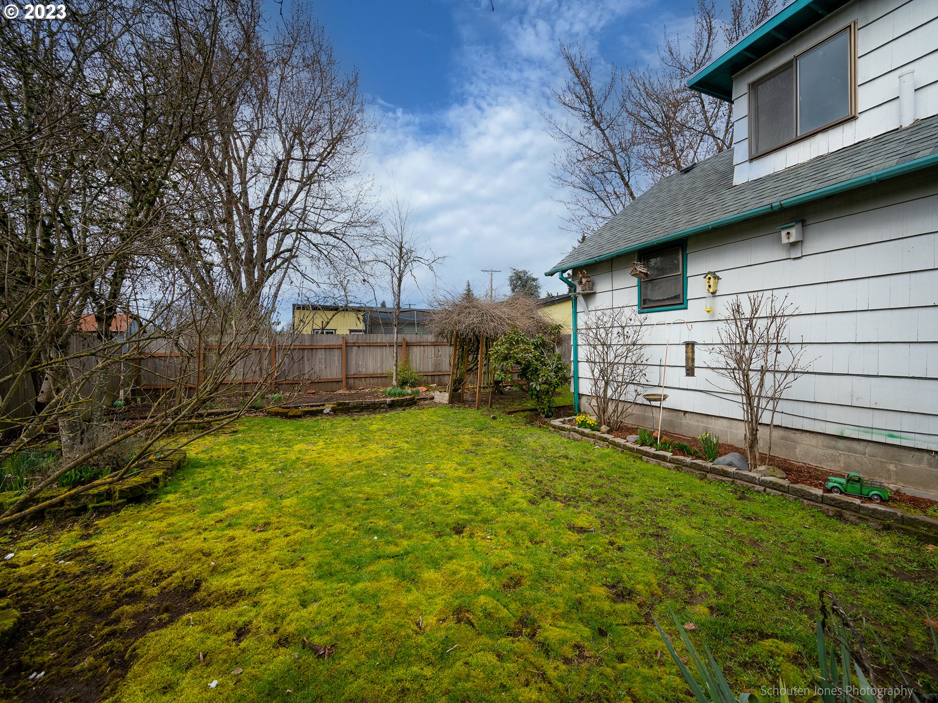 663 West Fairview Drive Springfield, OR 97477 - Photo 27 of 32