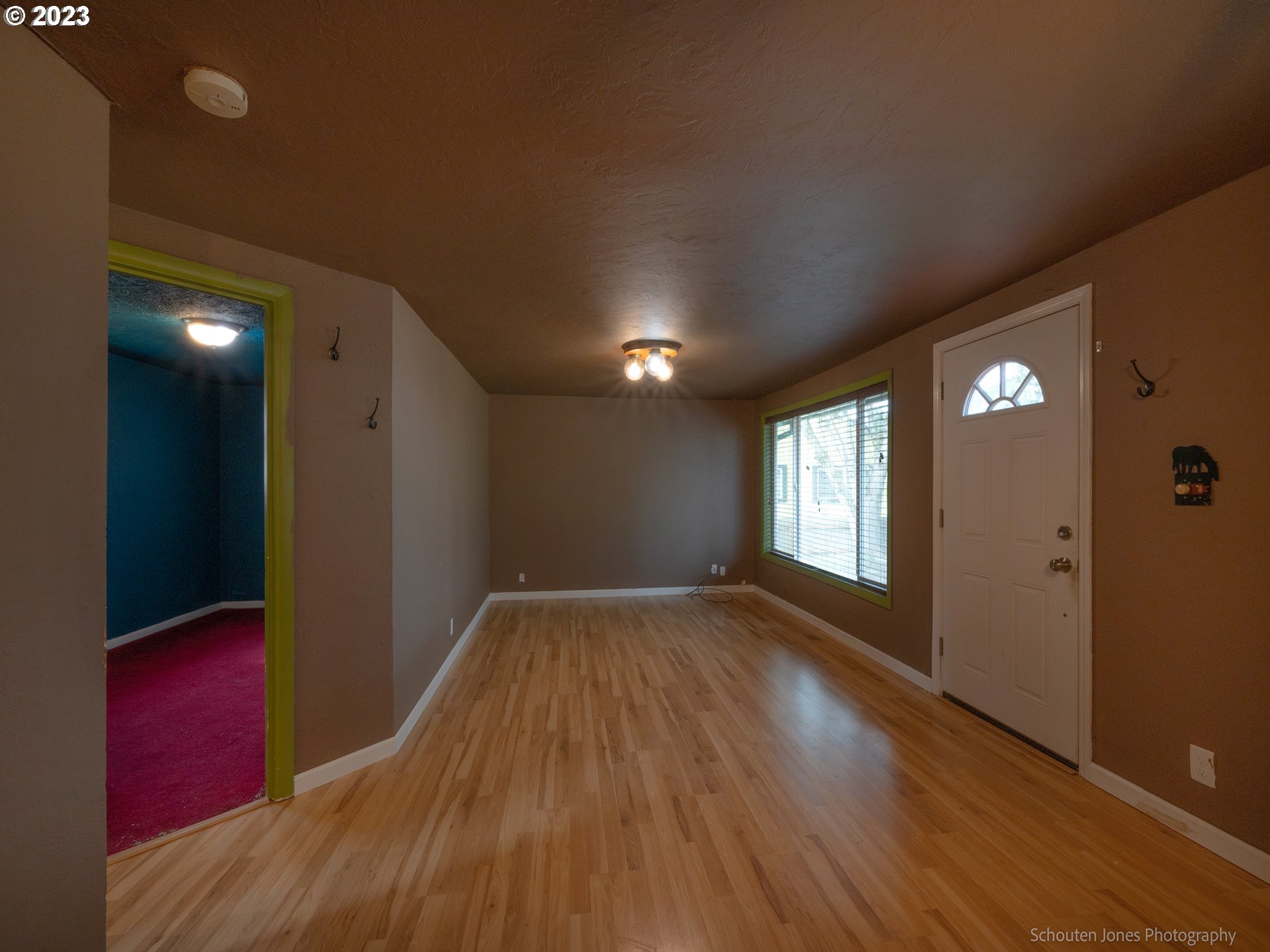 663 West Fairview Drive Springfield, OR 97477 - Photo 3 of 32