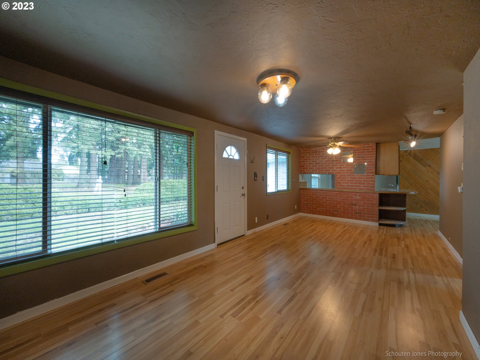 663 West Fairview Drive Springfield, OR 97477 - Photo 4 of 32