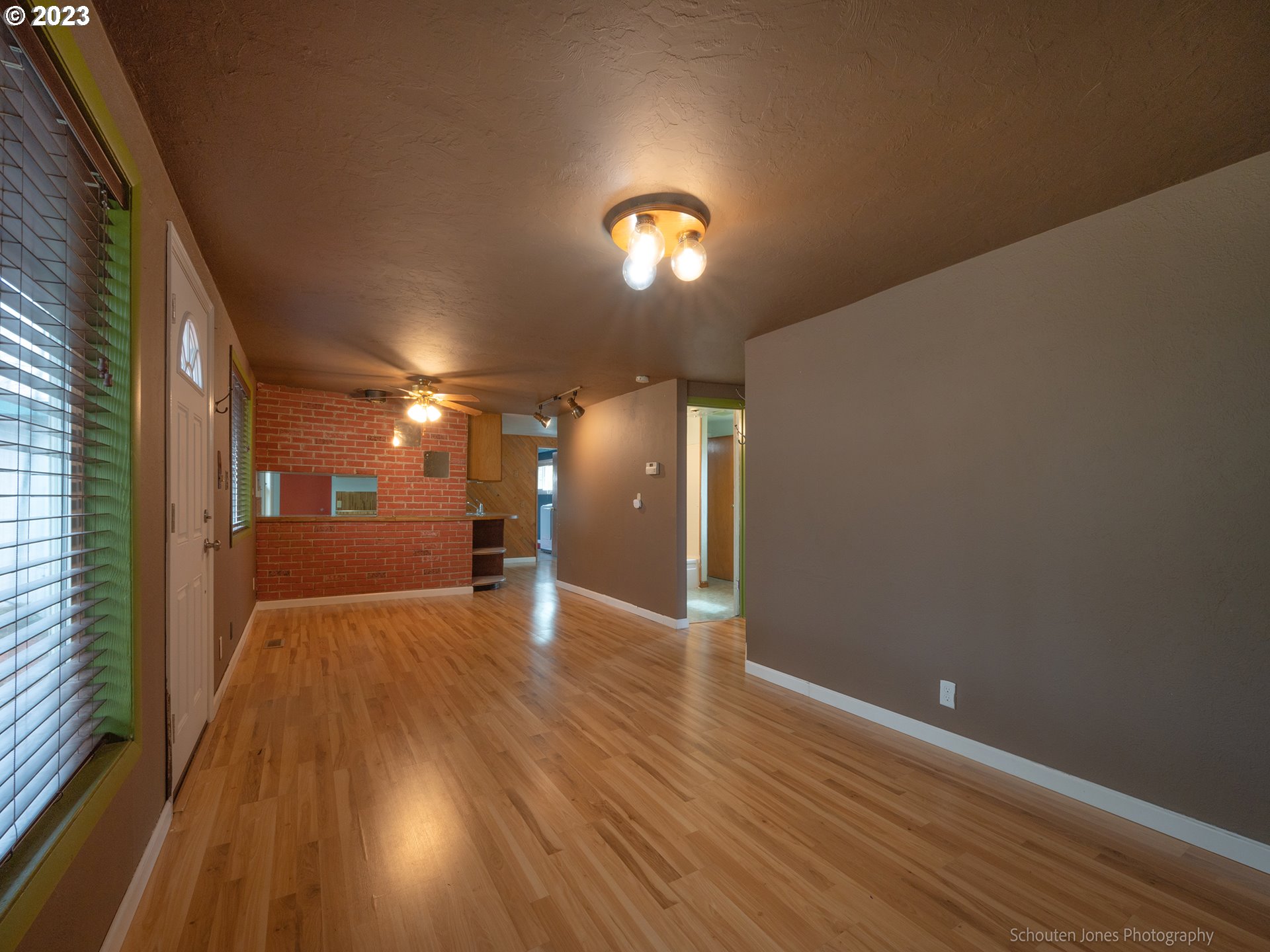 663 West Fairview Drive Springfield, OR 97477 - Photo 5 of 32