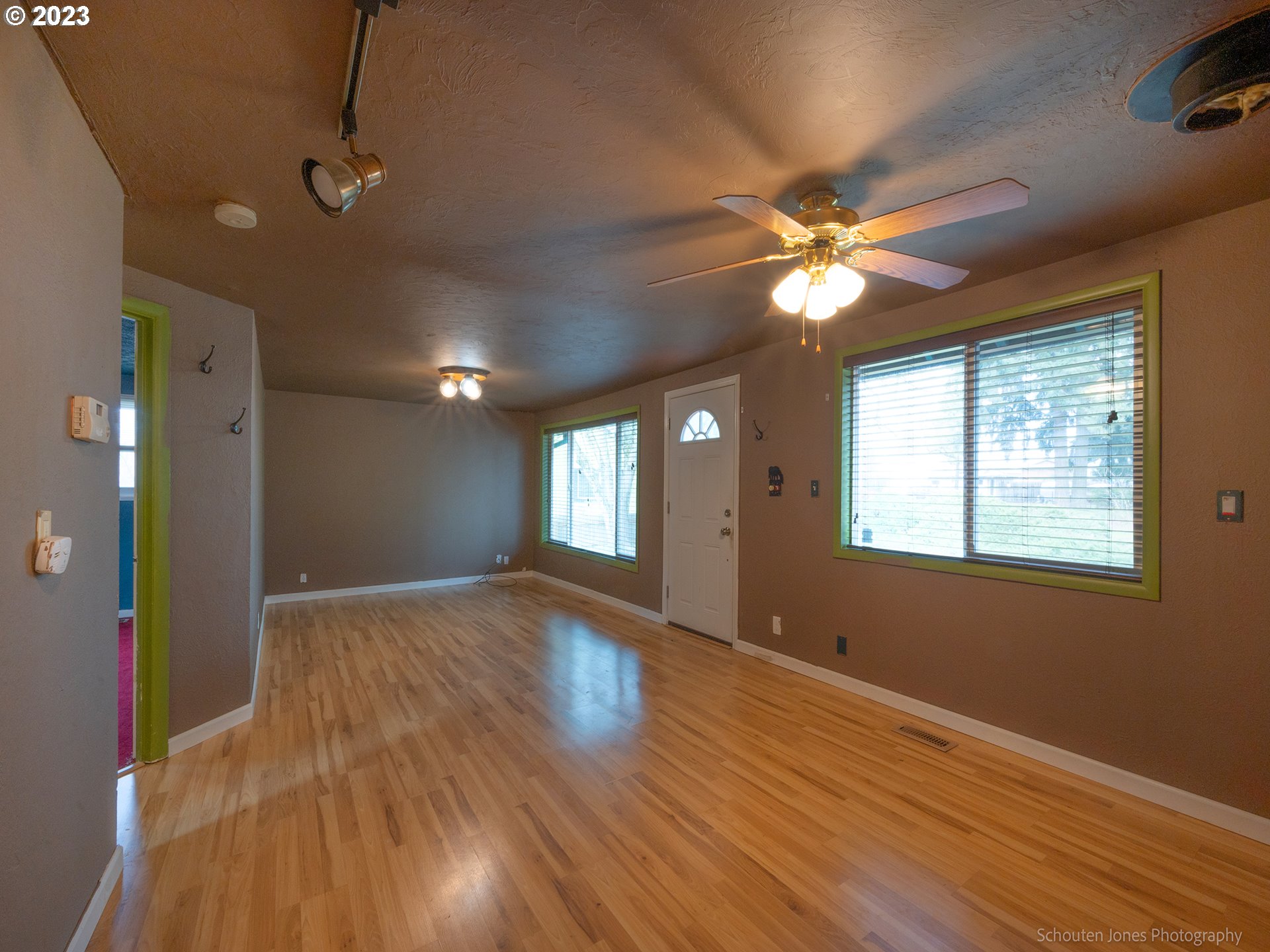 663 West Fairview Drive Springfield, OR 97477 - Photo 6 of 32