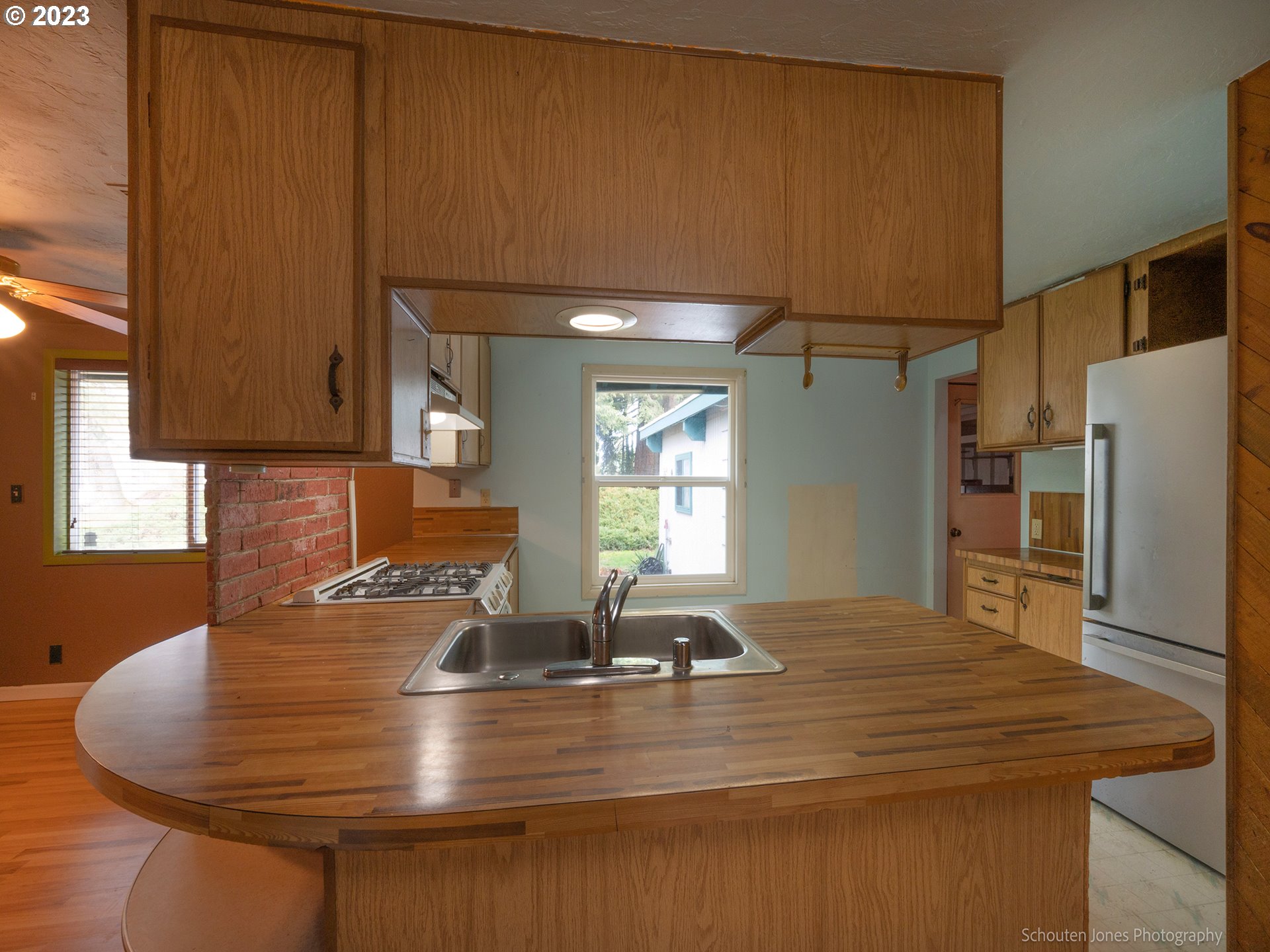 663 West Fairview Drive Springfield, OR 97477 - Photo 8 of 32