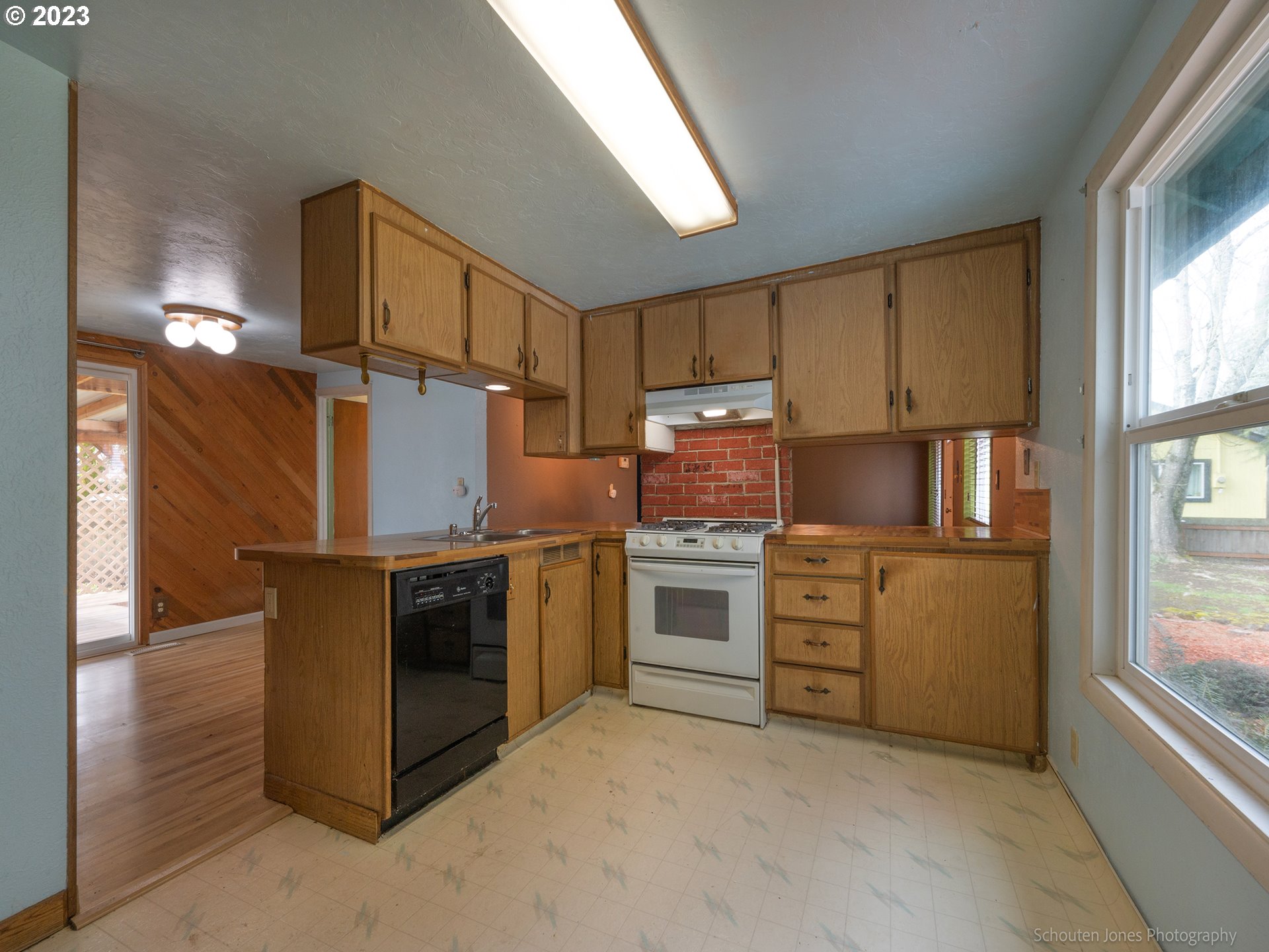 663 West Fairview Drive Springfield, OR 97477 - Photo 10 of 32