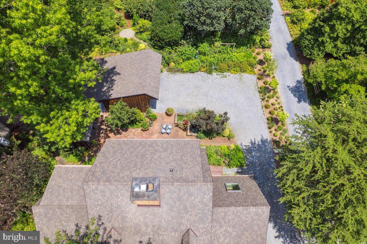 356 Broadview Lane Annapolis, MD 21401 - Photo 42 of 48 an aerial view of a house with a yard and garden