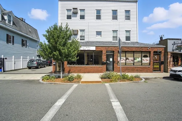 $2,200 | 111 Albion Street, Unit B, Wakefield, MA 01880