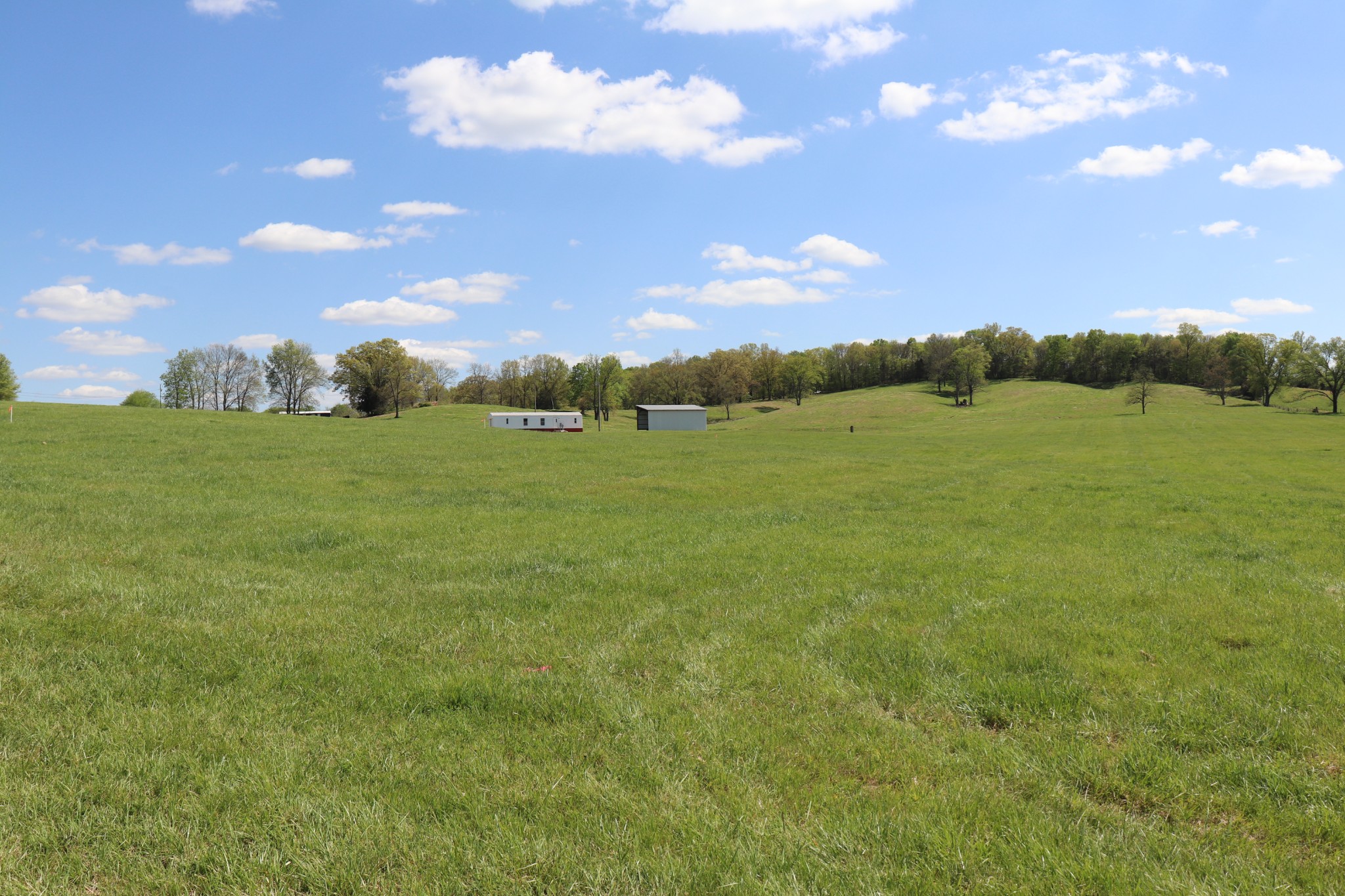 1 Riadon Road Hartsville, TN 37087 - Photo 1 of 1 a view of an ocean and yard