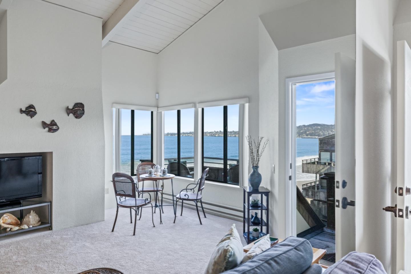 1 Surf Way, Unit 216 Monterey, CA 93940 - Photo 4 of 21