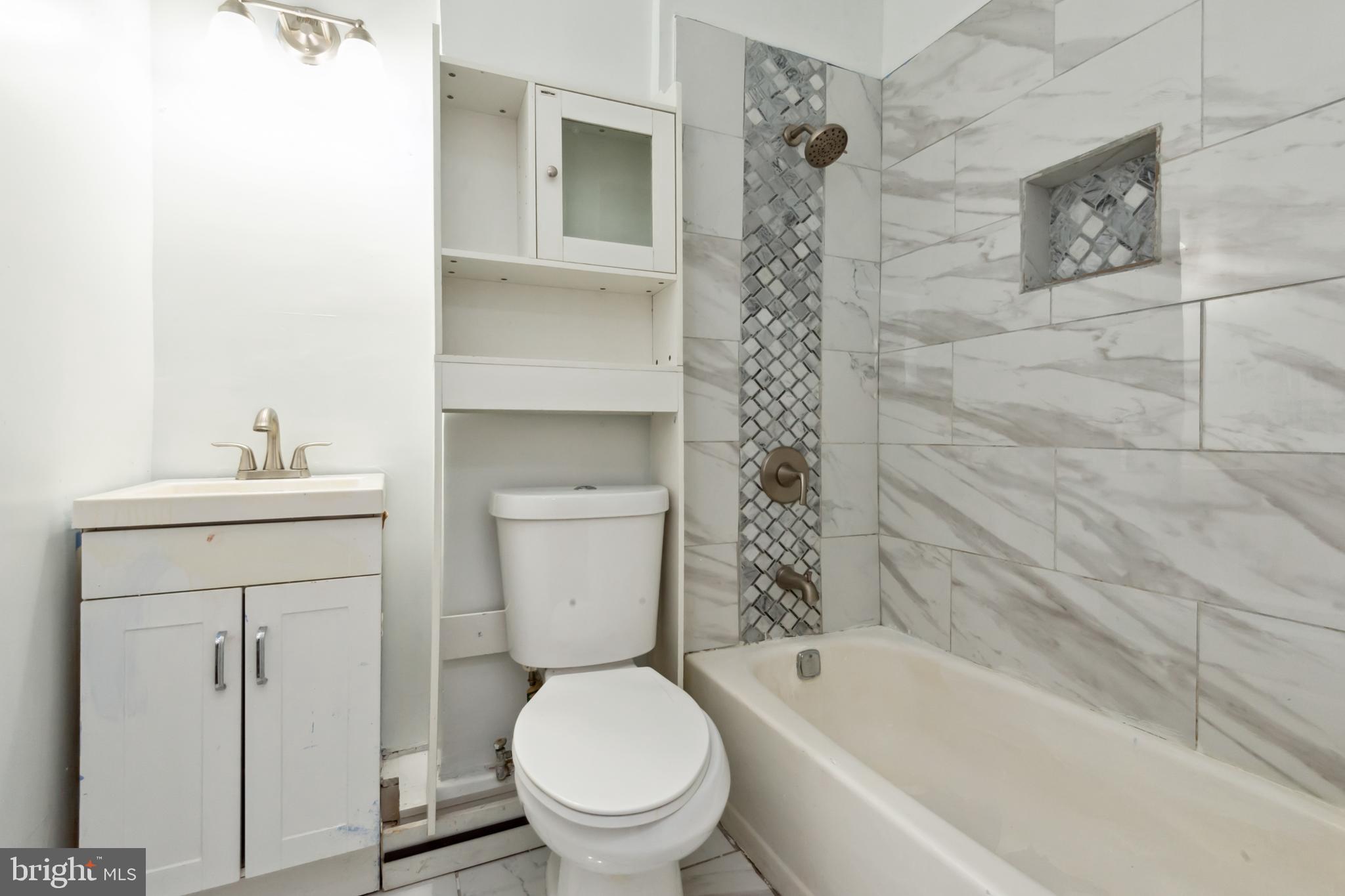 402 North Curley Street Baltimore, MD 21224 - Photo 7 of 22 Full Bathroom