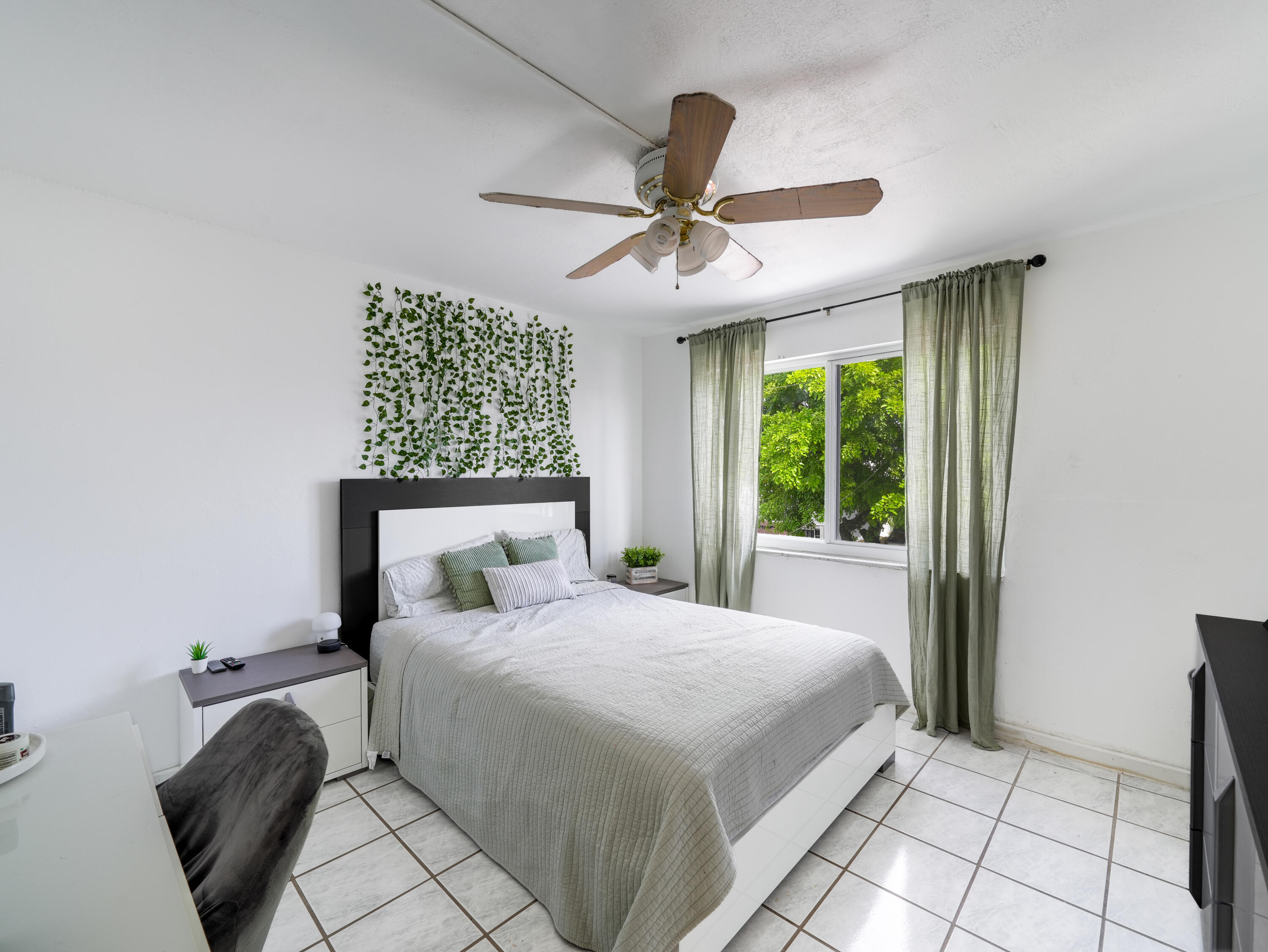 3672 Southwest 59th Terrace, Unit 73 Davie, FL 33314 - Photo 20 of 39 a bedroom with a large bed and a window