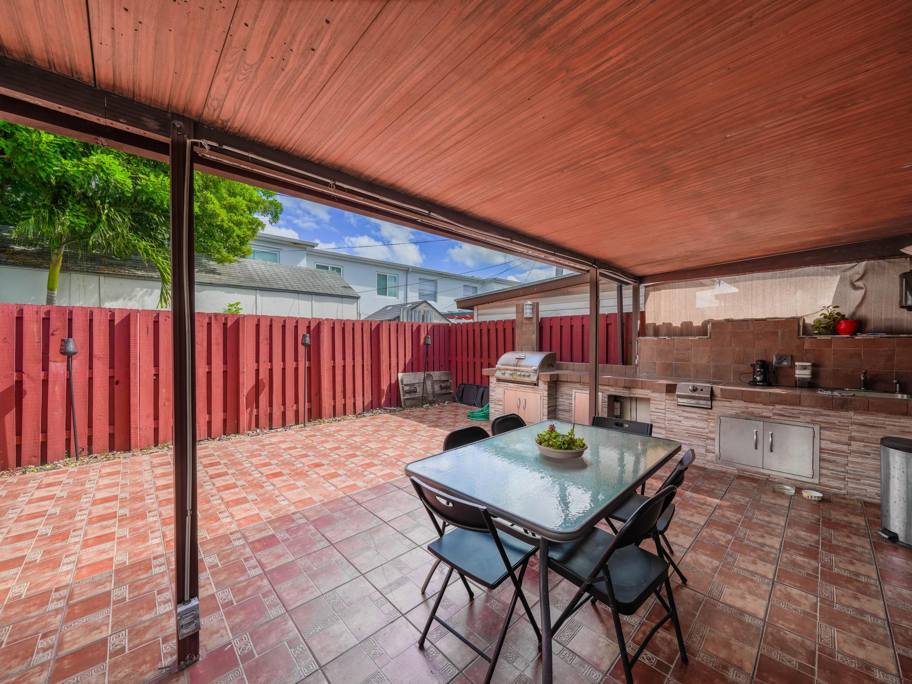 3672 Southwest 59th Terrace, Unit 73 Davie, FL 33314 - Photo 28 of 39 a backyard of a house with table and chairs