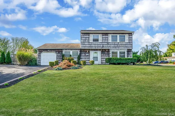 $725,000 | 360 East Woodside Avenue, Bellport, NY 11713