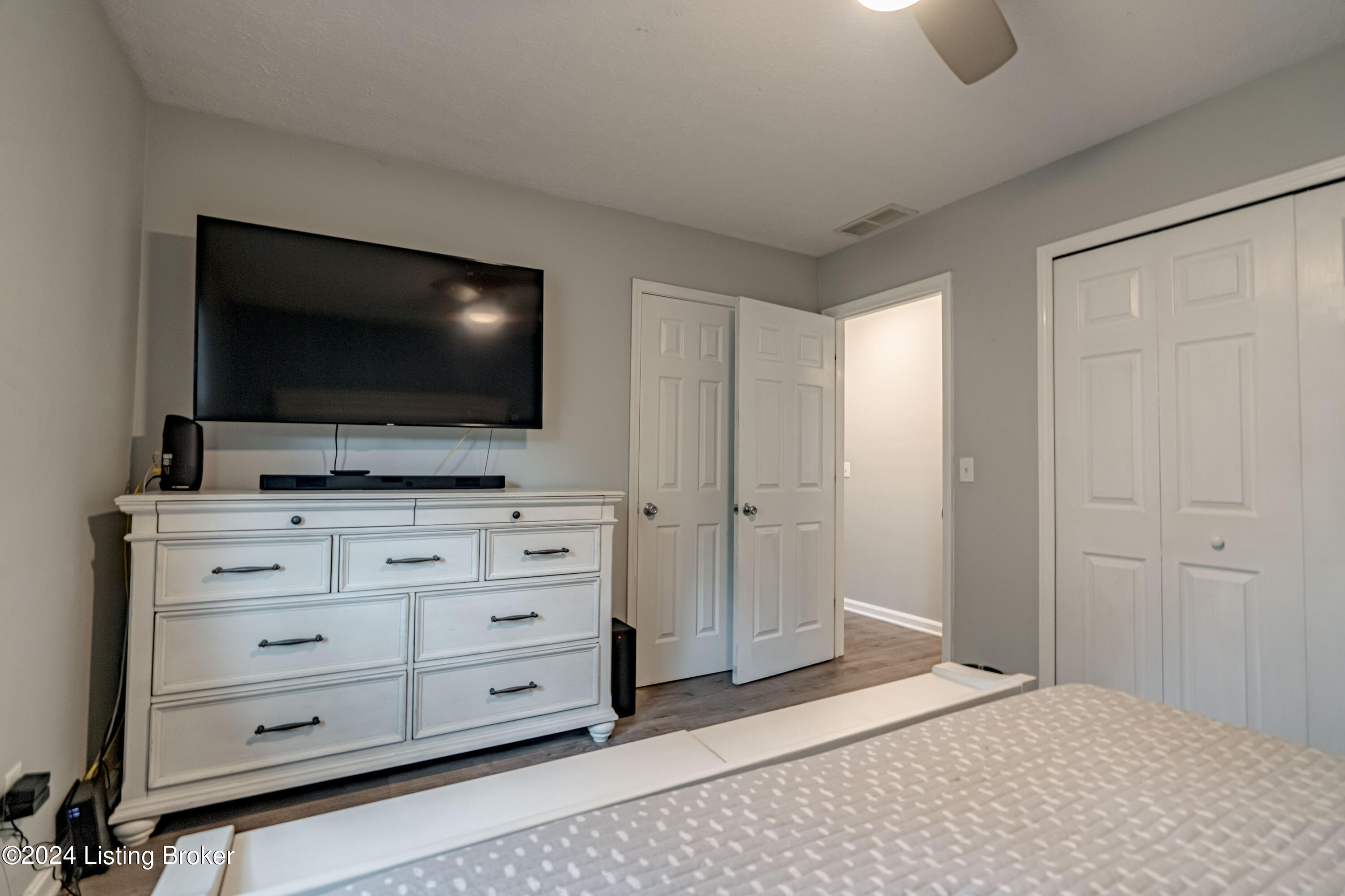 8219 Roseborough Road Louisville, KY 40228 - Photo 26 of 37 DSC00557
