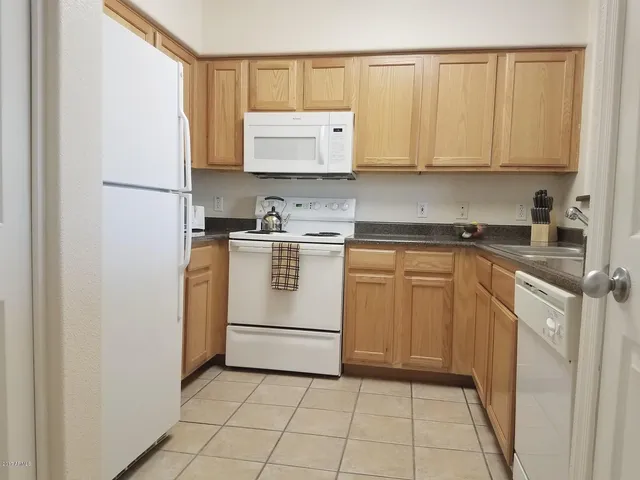 $3,000 | 20100 North 78th Place, Unit 1017, Scottsdale, AZ 85255