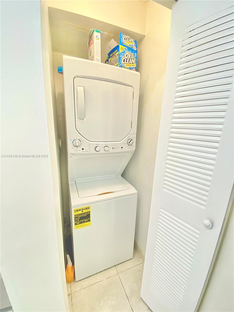 610 South Park Road, Unit 151 Hollywood, FL 33021 - Photo 16 of 34 a utility room with dryer and washer
