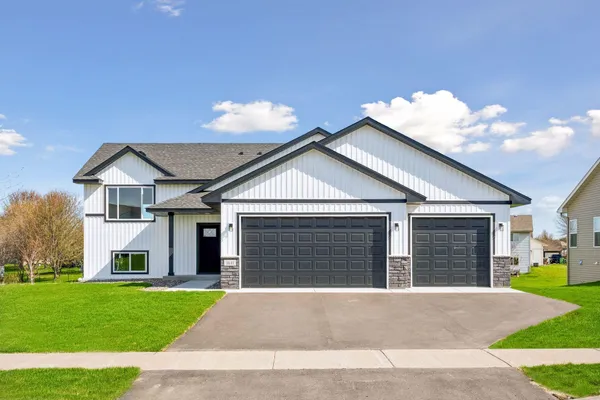 $405,000 | 1611 11th Street Northeast, Buffalo, MN 55313