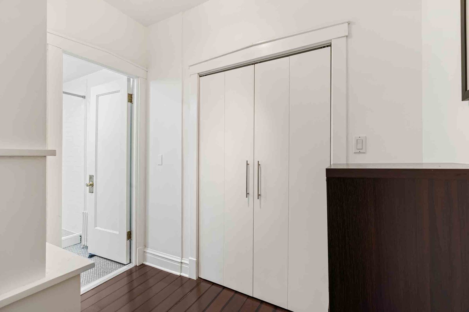 556 West Roscoe Street, Unit 3 Chicago, IL 60657 - Photo 22 of 27