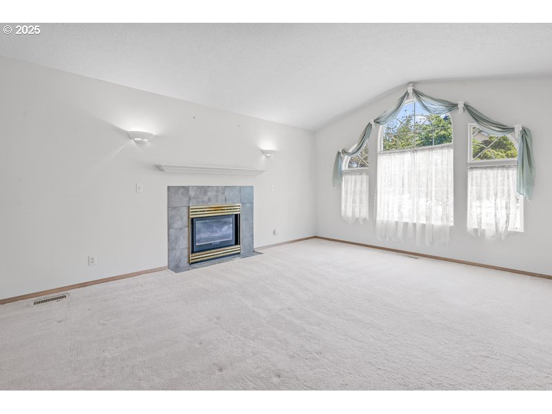 5913 Rhinestone Court Southeast Salem, OR 97306 - Photo 3 of 38 Gallery Image 3