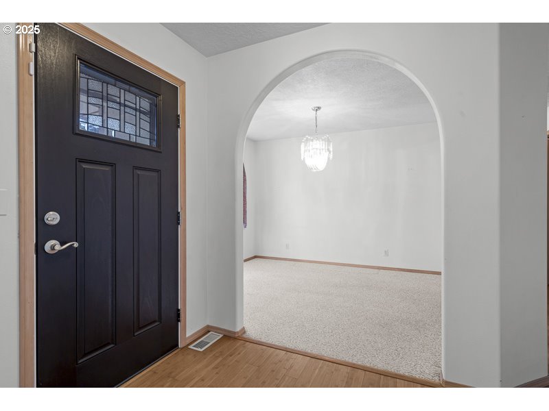 5913 Rhinestone Court Southeast Salem, OR 97306 - Photo 5 of 38 Gallery Image 5
