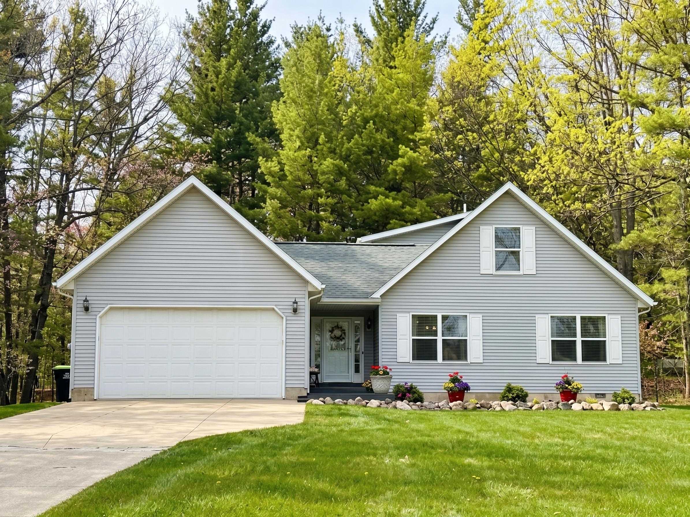 5019 Kings Way Gladwin, MI 48624 - Photo 1 of 45