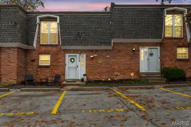 $190,000 | 10429 Corbeil Drive, Unit 60, St. Louis, MO 63146