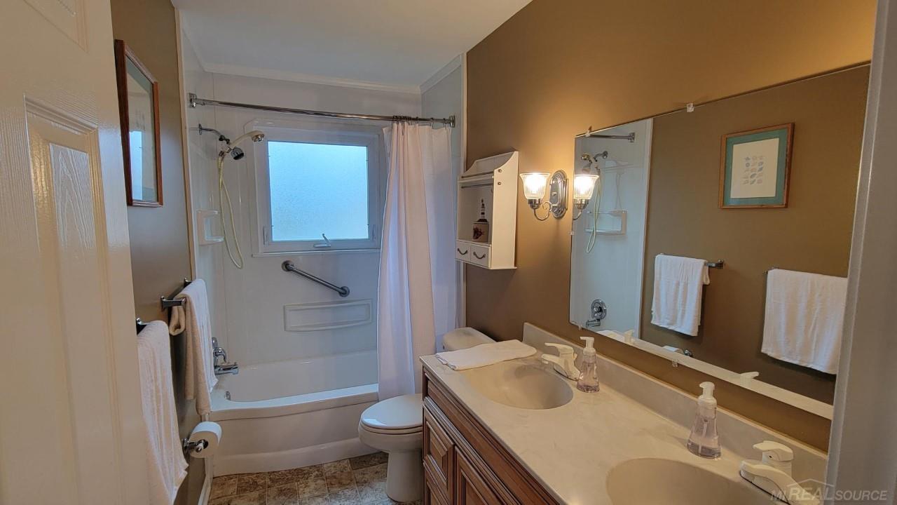 7447 Birchtree Road Lexington, MI 48450 - Photo 17 of 41 50105045-16.JPG