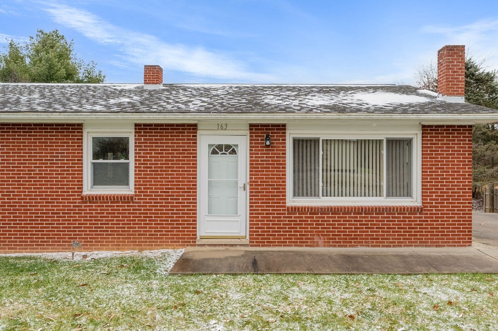 163 Meadowview Road Bland, VA 24315 - Photo 4 of 67 Gallery Image 4