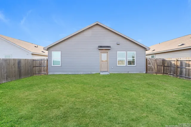 $1,400 | 3921 Far Horizon, Seguin, TX 78155