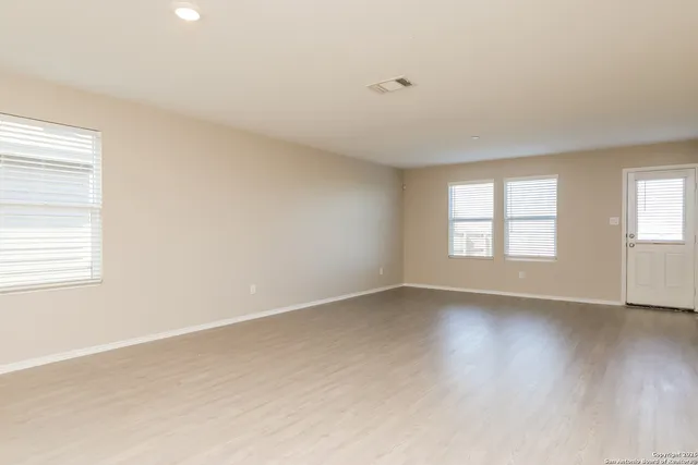 $1,400 | 3921 Far Horizon, Seguin, TX 78155