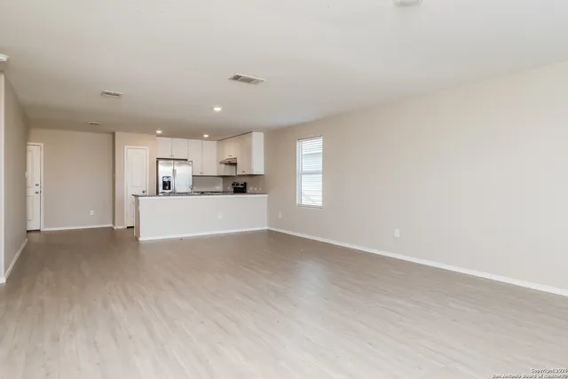 $1,400 | 3921 Far Horizon, Seguin, TX 78155