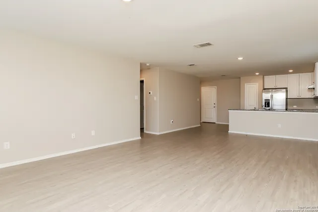 $1,400 | 3921 Far Horizon, Seguin, TX 78155