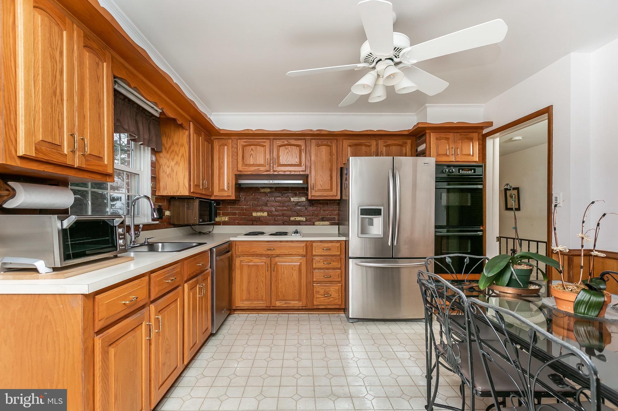 1103 Ryegate Road Baltimore, MD 21286 - Photo 8 of 24 Well-maintained kitchen w/stainless appliances