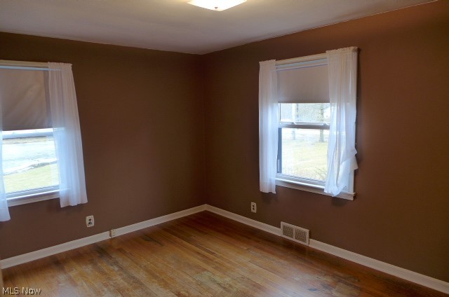 12216 Butternut Road Newbury, OH 44065 - Photo 12 of 22 2nd Bedroom, note white trim around baseboard and windows will make new paint colors "Pop"!!!