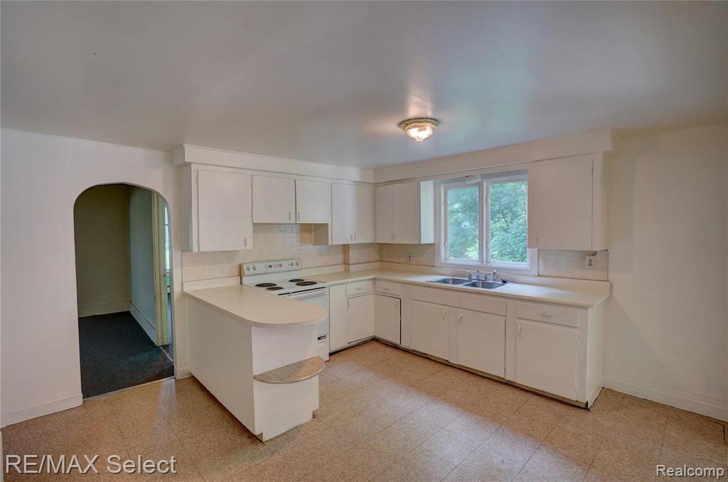 2186 North Genesee Road Burton, MI 48509 - Photo 18 of 68