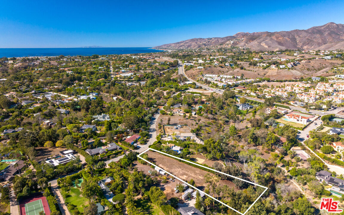 6672 Zumirez Drive Malibu, CA 90265 - Photo 26 of 32 an aerial view of a city